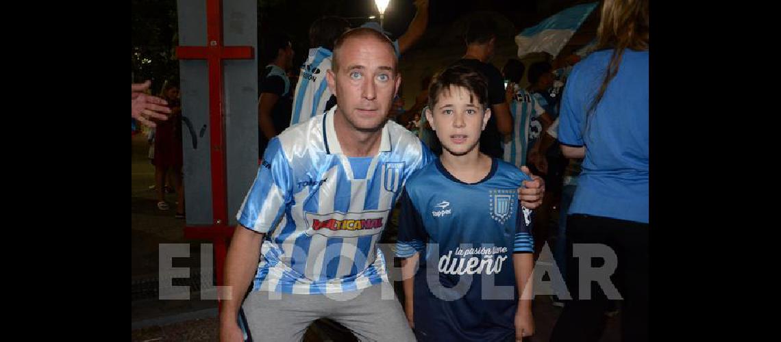 Los hinchas de Racing dieron la vuelta en el centro