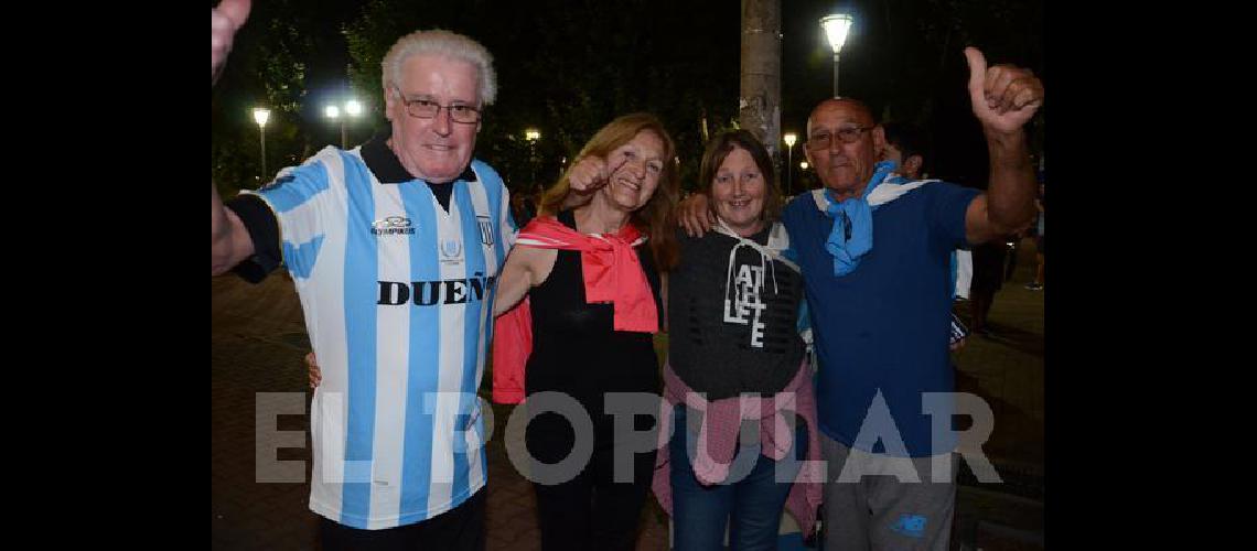 Los hinchas de Racing dieron la vuelta en el centro