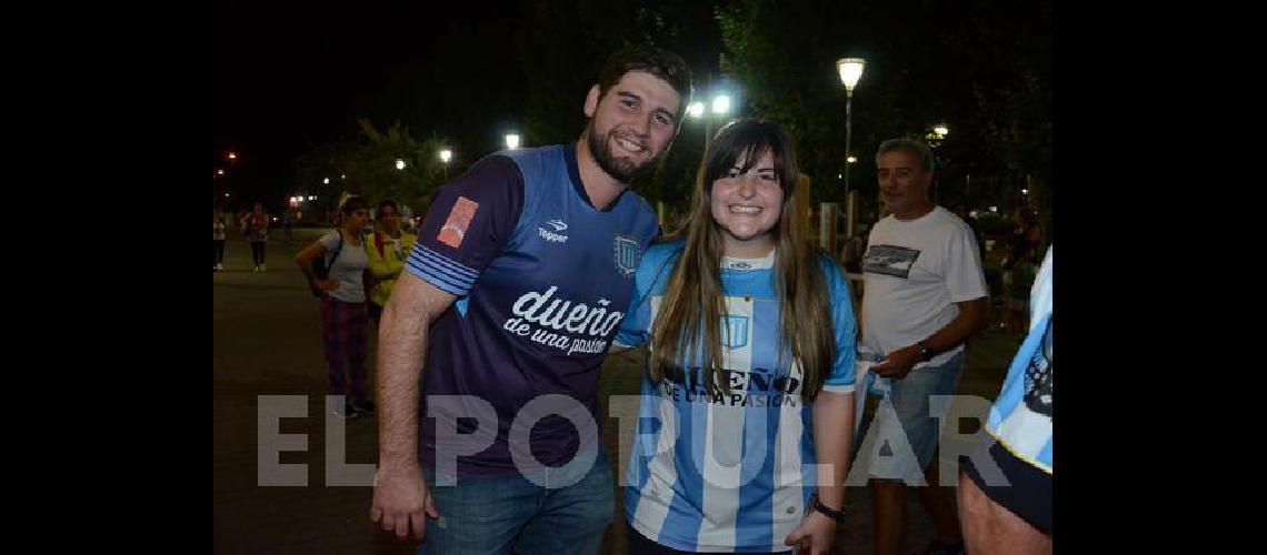 Los hinchas de Racing dieron la vuelta en el centro