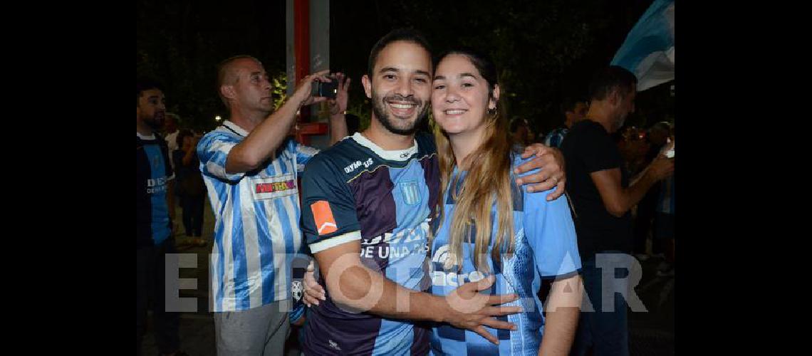 Los hinchas de Racing dieron la vuelta en el centro