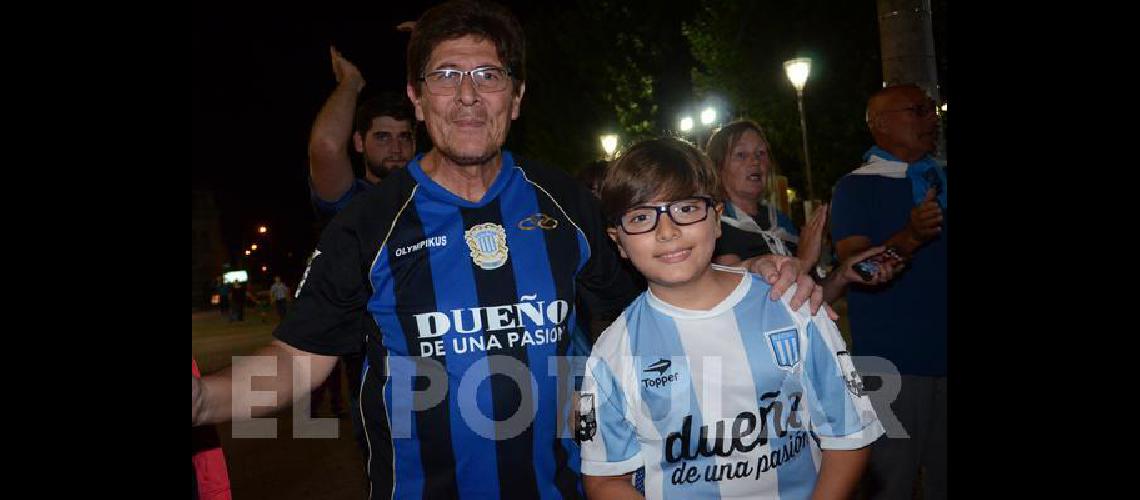 Los hinchas de Racing dieron la vuelta en el centro