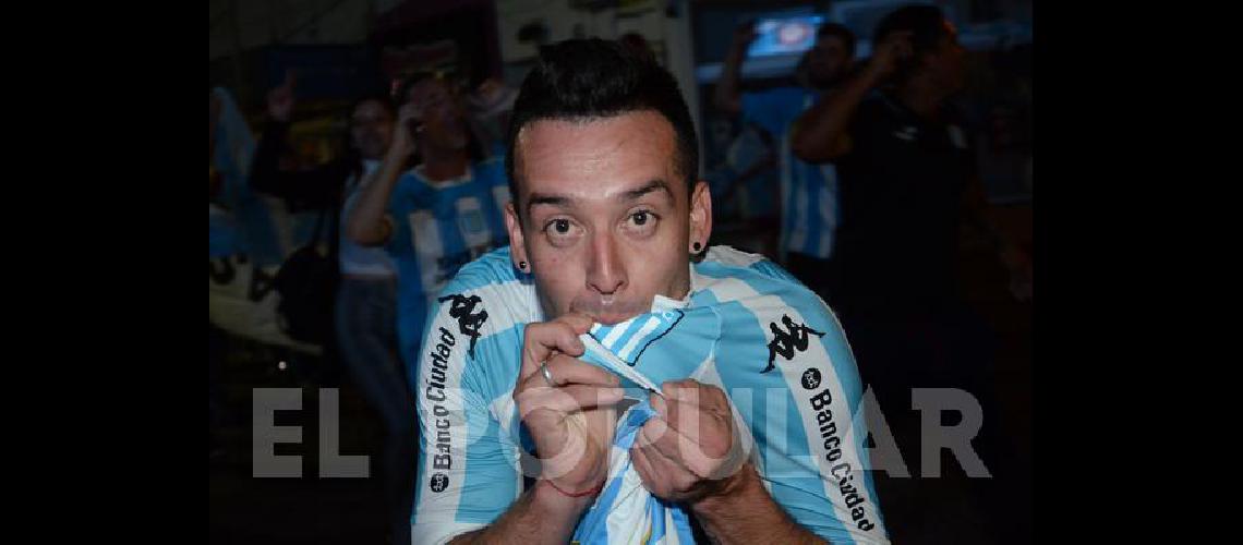 Los hinchas de Racing dieron la vuelta en el centro