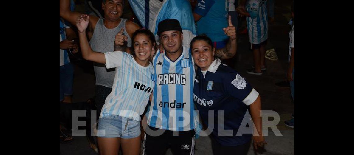 Los hinchas de Racing dieron la vuelta en el centro