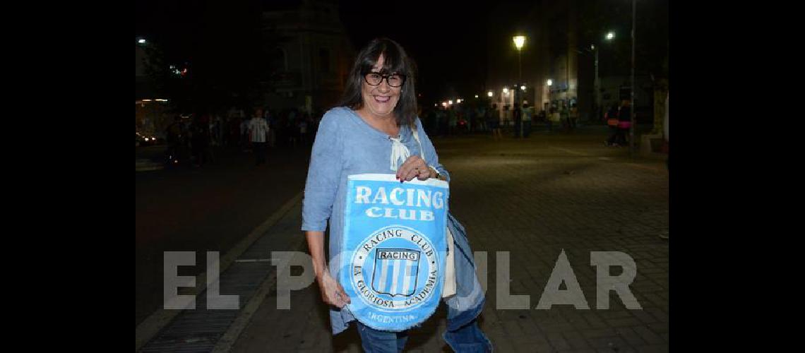 Los hinchas de Racing dieron la vuelta en el centro