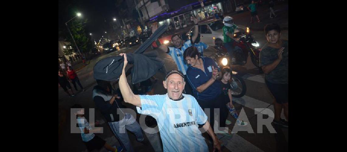 Los hinchas de Racing dieron la vuelta en el centro