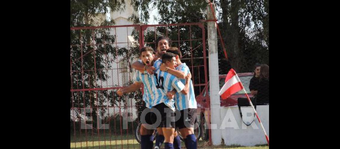 Dylan Arce convirtiÃ³ dos de los goles en el 3-3 definitivo 