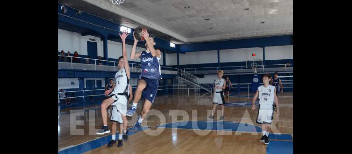 Racing A Club Azul derrotÃ³ como local a Estudiantes Blanco 