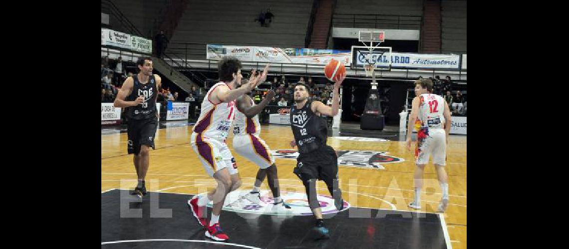 El equipo estudiantil superÃ³ anoche como local a TomÃs de Rocamora por 81-73 