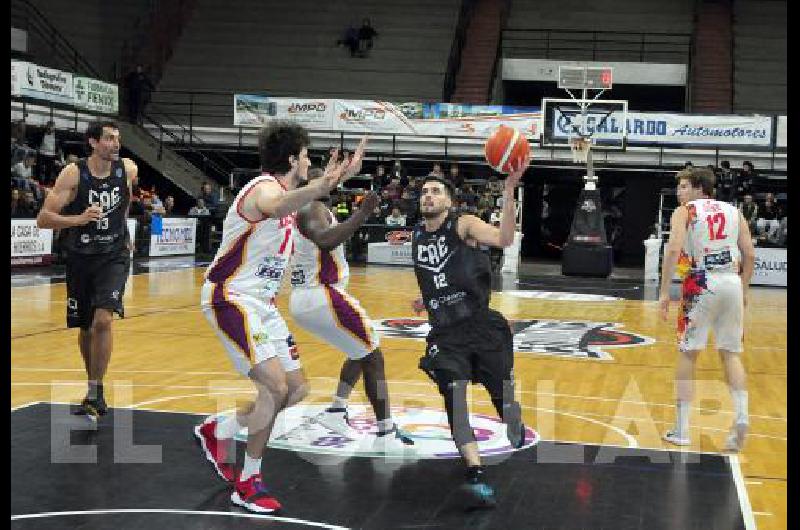 El equipo estudiantil superÃ³ anoche como local a TomÃs de Rocamora por 81-73 