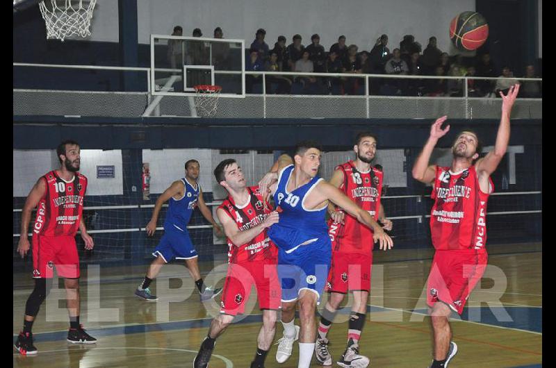 Racing se mantiene liacuteder e invicto