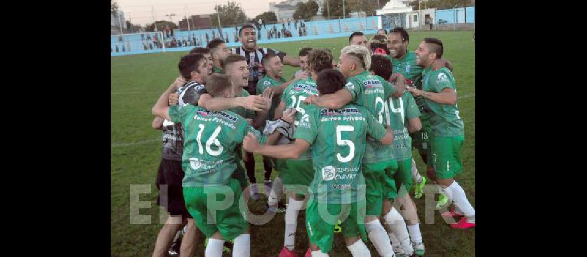 Un desahogo Ferro ganÃ³ por penales y festejo en el Colasurdo El domingo jugarÃ otra vez en casa en la final de la RegiÃ³n Pampeana Sur 