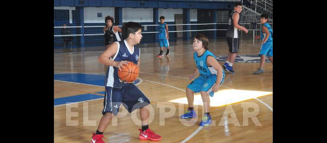 Racing A Club Azul recibiÃ³ el pasado domingo la visita de Ferro Carril Sud 