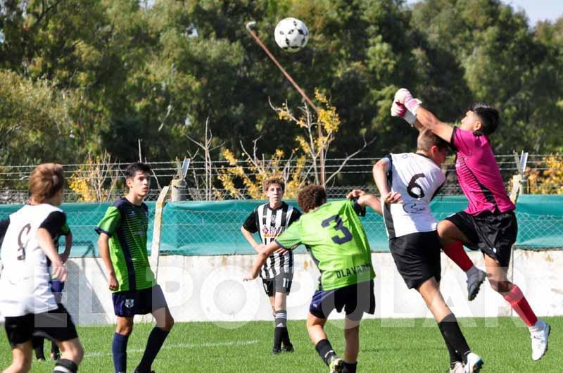 Estudiantes juega en casa