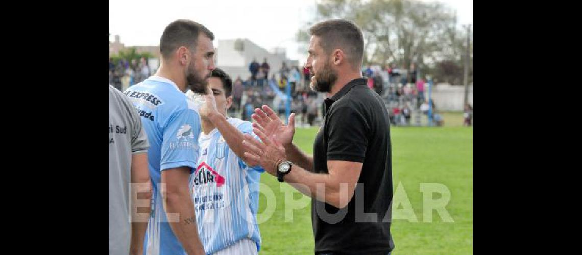 Mauricio Peralta habla con Emiliano CortÃ©s Para el DT la serie estÃ abierta para los dos 