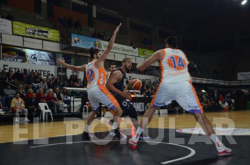 Jeffrey Merchant aportÃ³ 11 puntos el pasado domingo ante Rivadavia de Mendoza en el Maxigimnasio del Parque Carlos Guerrero 