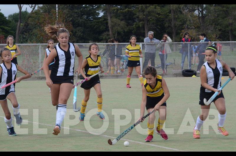 Estudiantes juega como local