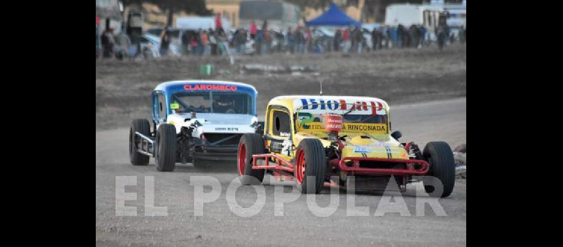 Manuel Arias marcha tercero en el campeonato del TC del 40 