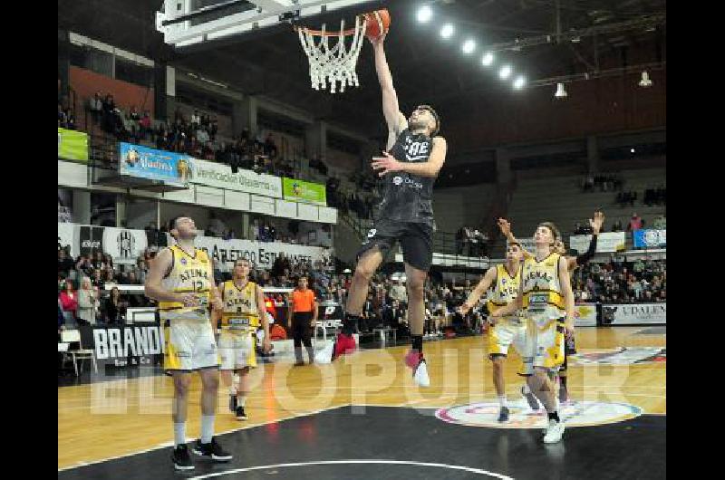 Estudiantes perdiÃ³ anoche ante Atenas de Carmen de Patagones el primer punto de la serie de semifinales de la Conferencia Sur 