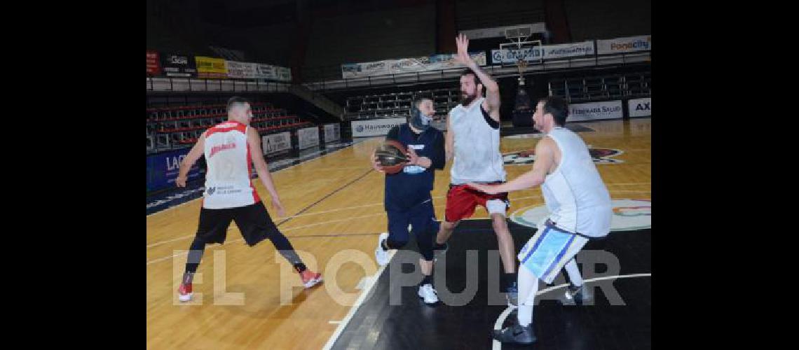 El selectivo de OlavarrÃ­a se entrenÃ³ anoche en el Maxigimnasio de Estudiantes 