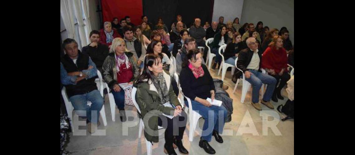 Vecinos y Bomberos Voluntarios firmaron su escritura