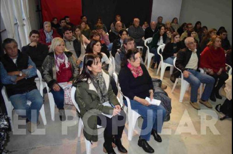 Vecinos y Bomberos Voluntarios firmaron su escritura