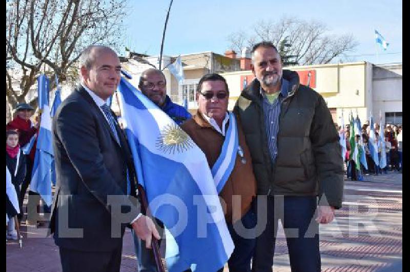 Los ex combatientes de Laprida tienen su bandera nacional 