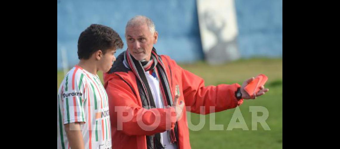 Alejandro SuÃrez da indicaciones El entrenador llegÃ³ ayer a la ciudad como DT de Agropecuario 