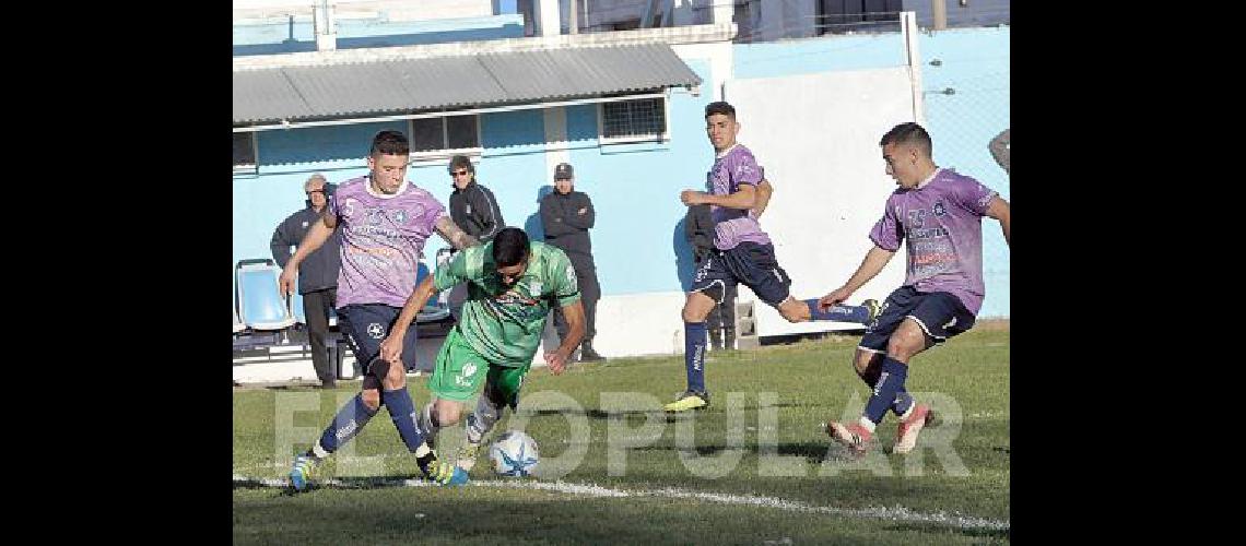 Ferro y Racing empataron 0 a 0 El resultado no le cayÃ³ mal al juego que tuvo lugar en el Colasurdo 