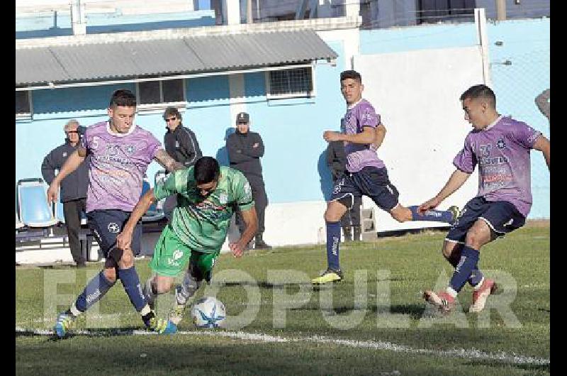 Ferro y Racing empataron 0 a 0 El resultado no le cayÃ³ mal al juego que tuvo lugar en el Colasurdo 