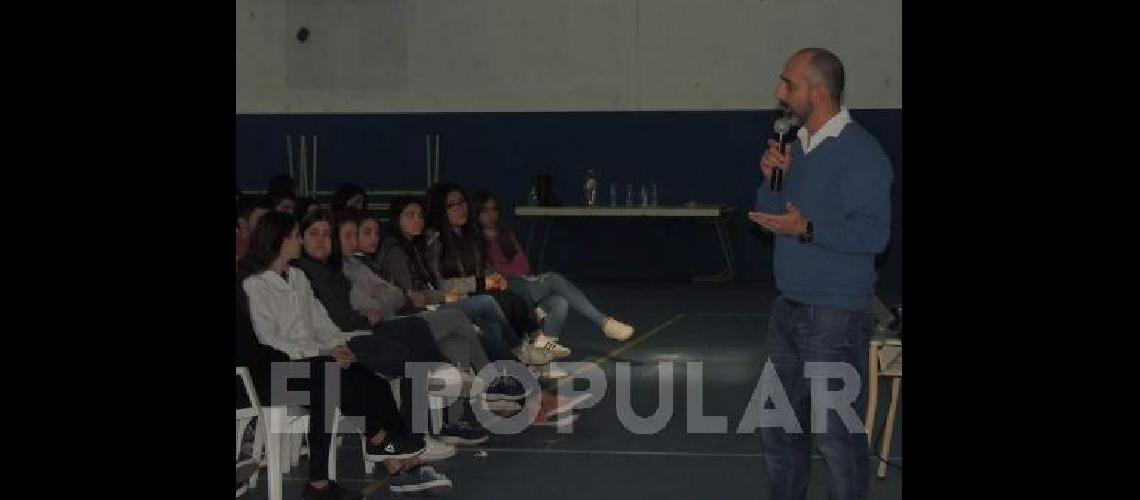 Pablo Arnal brindÃ³ una charla para alumnos lamatritenses 