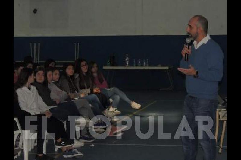 Pablo Arnal brindÃ³ una charla para alumnos lamatritenses 