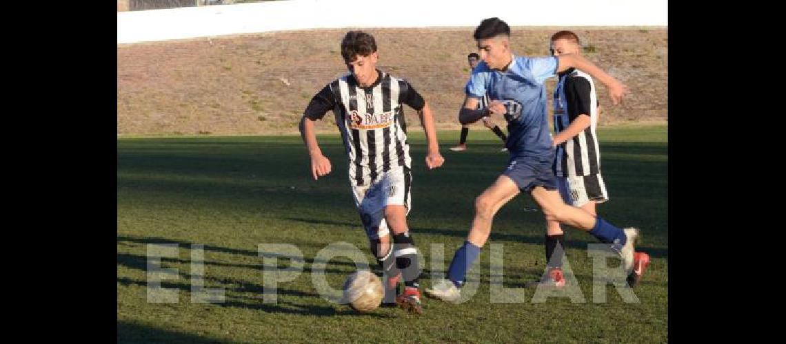 Estudiantes le ganÃ³ todos los partidos a Loma Negra y se consagrÃ³ en tres 