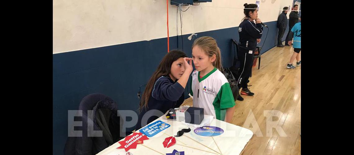 Encuentro de Minivoacuteleibol en Racing