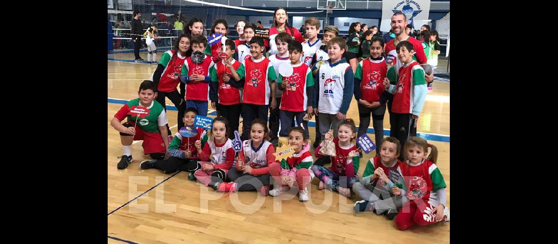 Encuentro de Minivoacuteleibol en Racing