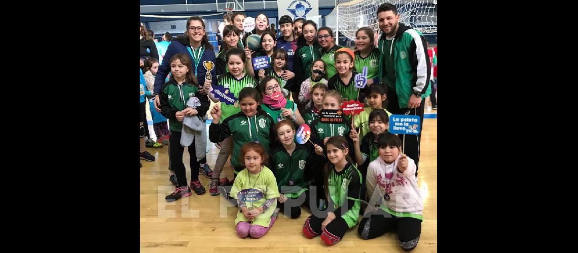 Encuentro de Minivoacuteleibol en Racing