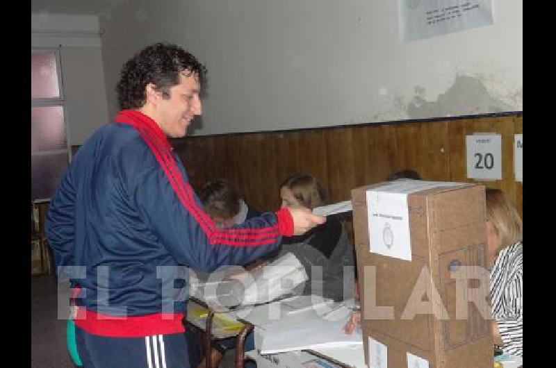 En la jornada de maÃ±ana en la planta urbana y las localidades del partido de La Madrid se votarÃ� en 32 mesas electorales 