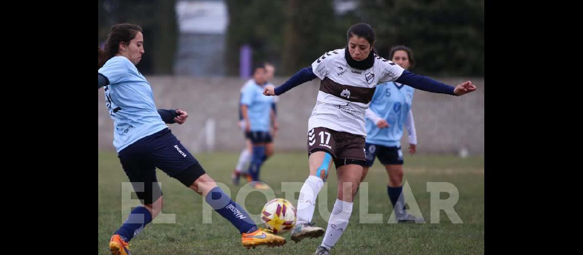 La seleccioacuten femenina sale a la cancha