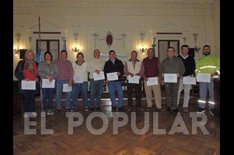 La distinciÃ³n de ayer a diecisiete lamatritenses se realizÃ³ en el SalÃ³n Blanco de la Municipalidad 