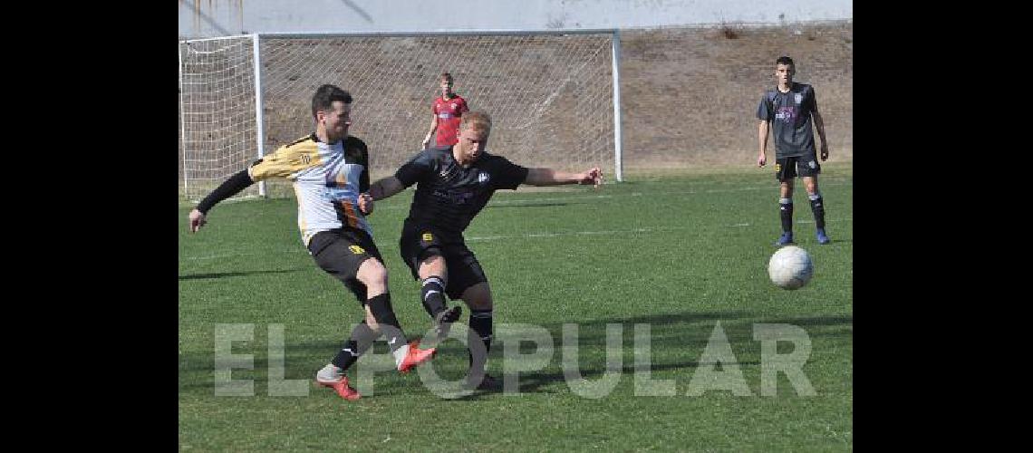 Estudiantes y San MartÃ­n protagonizaron un ayer atractivo partido en el recinto del Parque Carlos Guerrero 