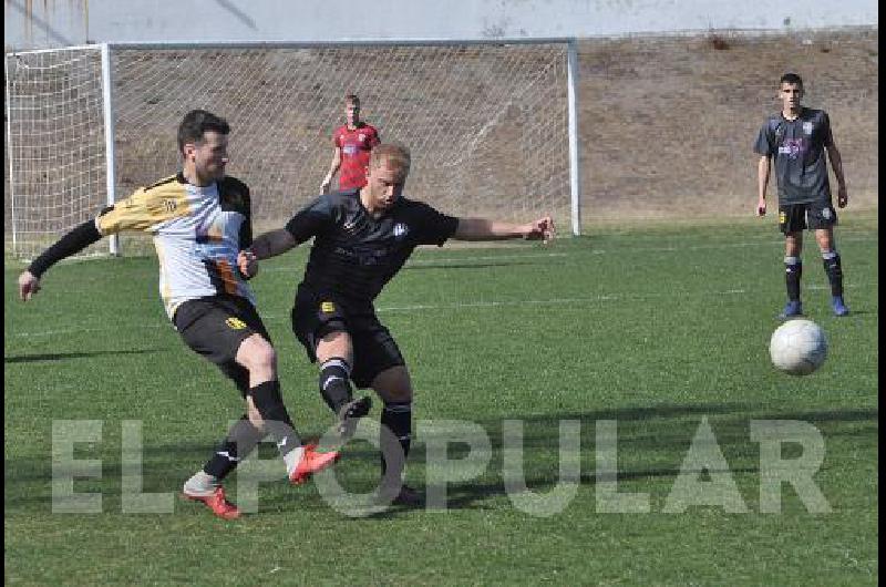 Estudiantes y San MartÃ­n protagonizaron un ayer atractivo partido en el recinto del Parque Carlos Guerrero 