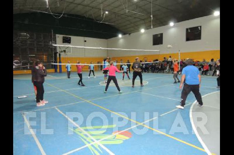 Los equipos de la Madrid y Laprida compartieron un entrenamiento en el Polideportivo 