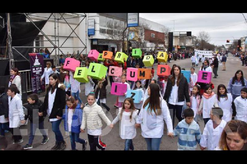 MÃ�s de 80 entidades le dieron como siempre color al desfile 