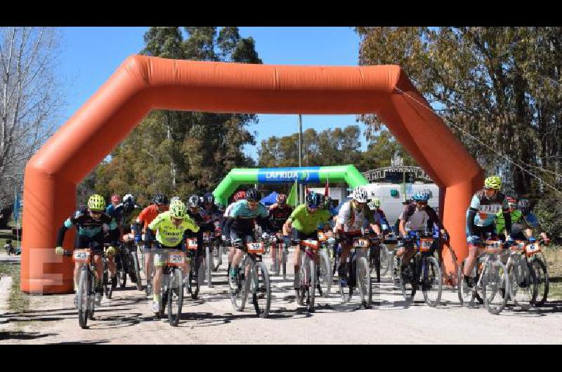 La largada fue en el campo de juegos del Club San Jorge 