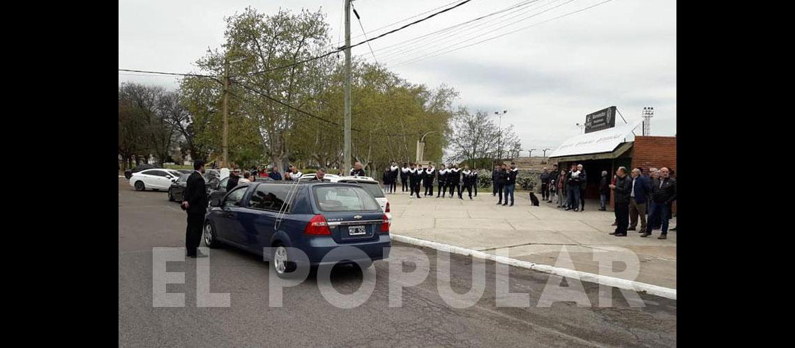 Se fue el hombre nacioacute la leyenda