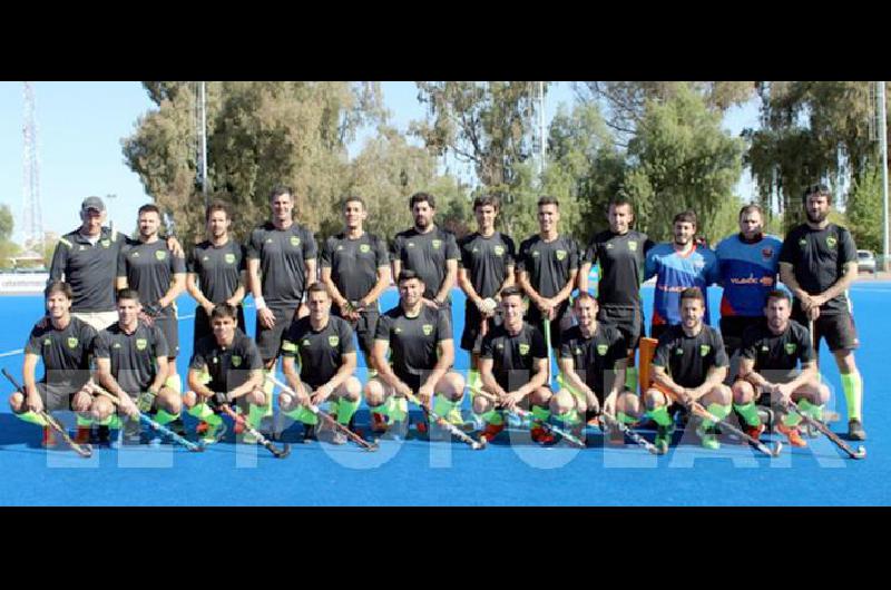 El equipo de la FTH posa antes del debut en Cuyo 