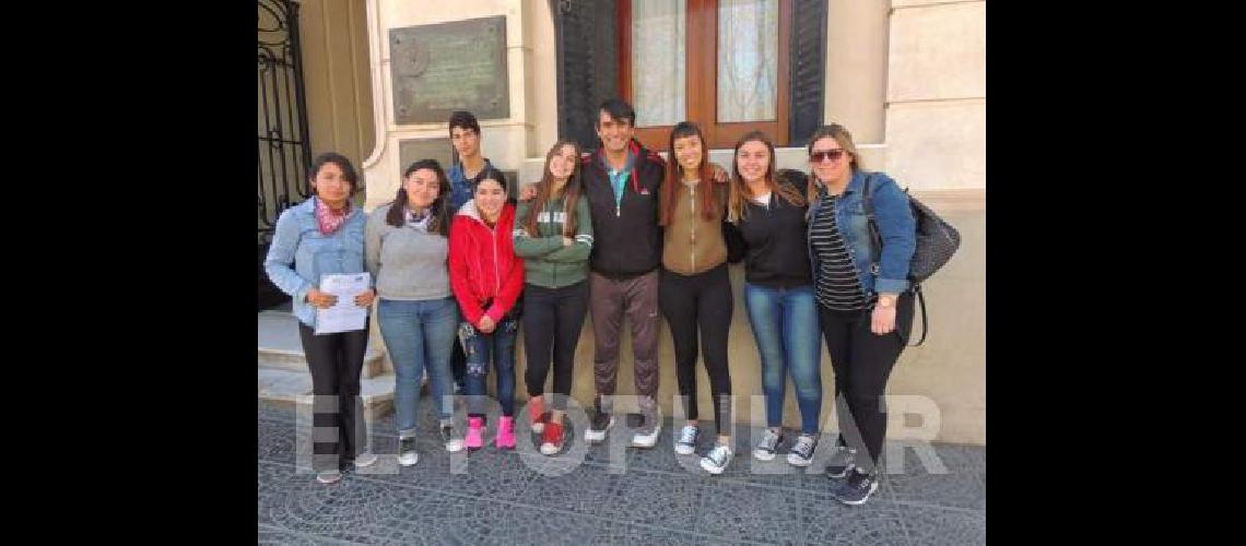 Alumnos de distintas escuelas de La Madrid viajaron a La Plata para participar del Parlamento Juvenil del Mercosur 