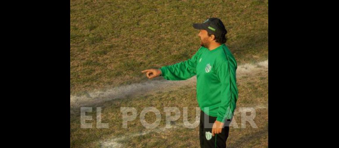 Ignacio Zalazar DT de AtlÃ©tico Hinojo 