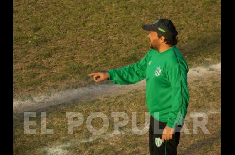 Ignacio Zalazar DT de AtlÃ©tico Hinojo 