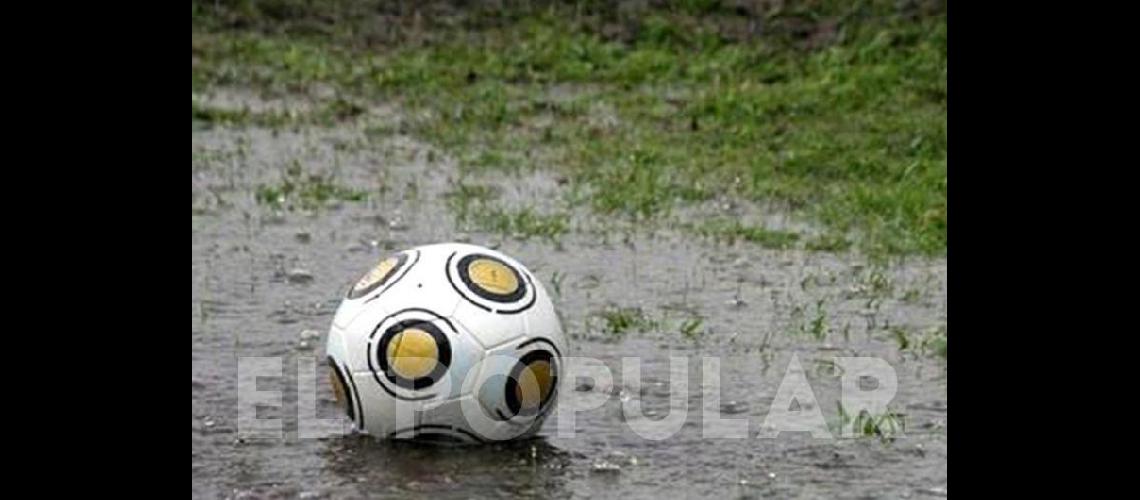 La lluvia paroacute la pelota