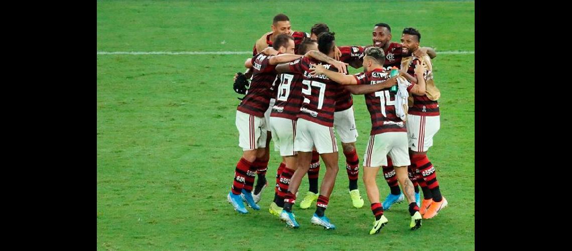 Flamengo seraacute el rival de River en la final tras golear a Gremio